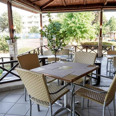 Hotel Malibu Albena Bagian luar foto