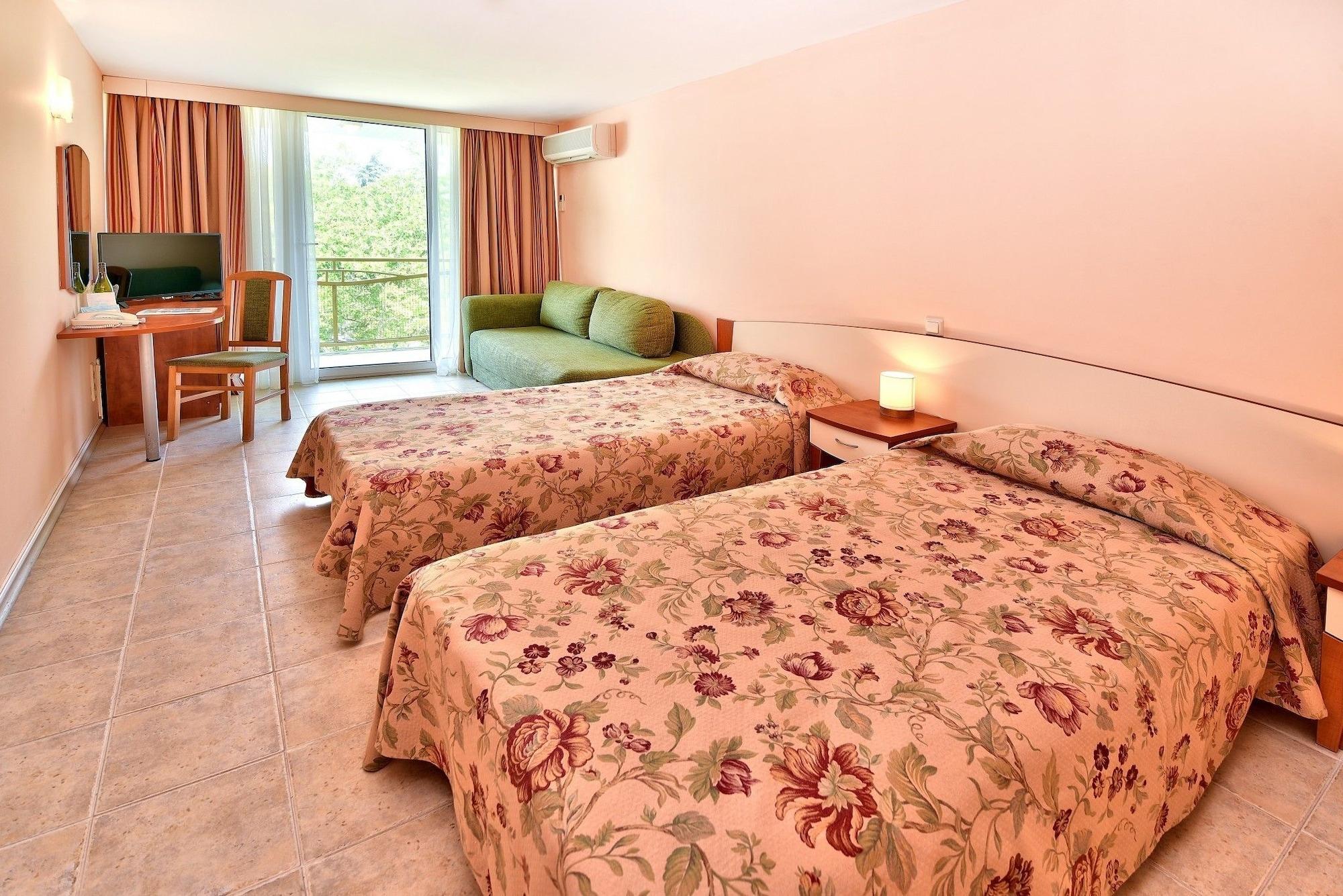 Hotel Malibu Albena Bagian luar foto