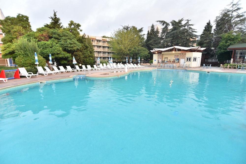 Hotel Malibu Albena Bagian luar foto
