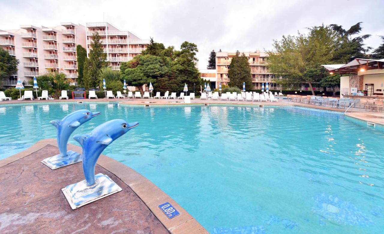 Hotel Malibu Albena Bagian luar foto