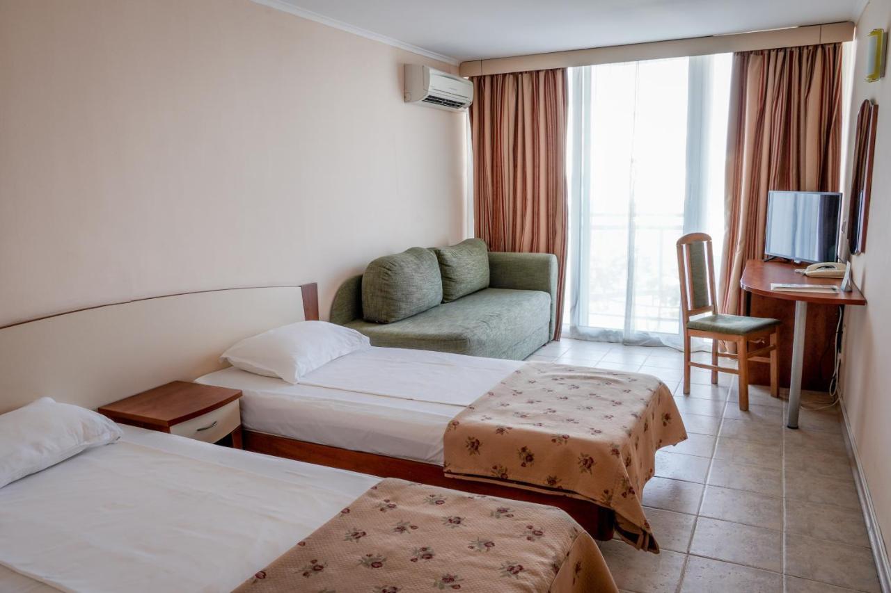 Hotel Malibu Albena Bagian luar foto