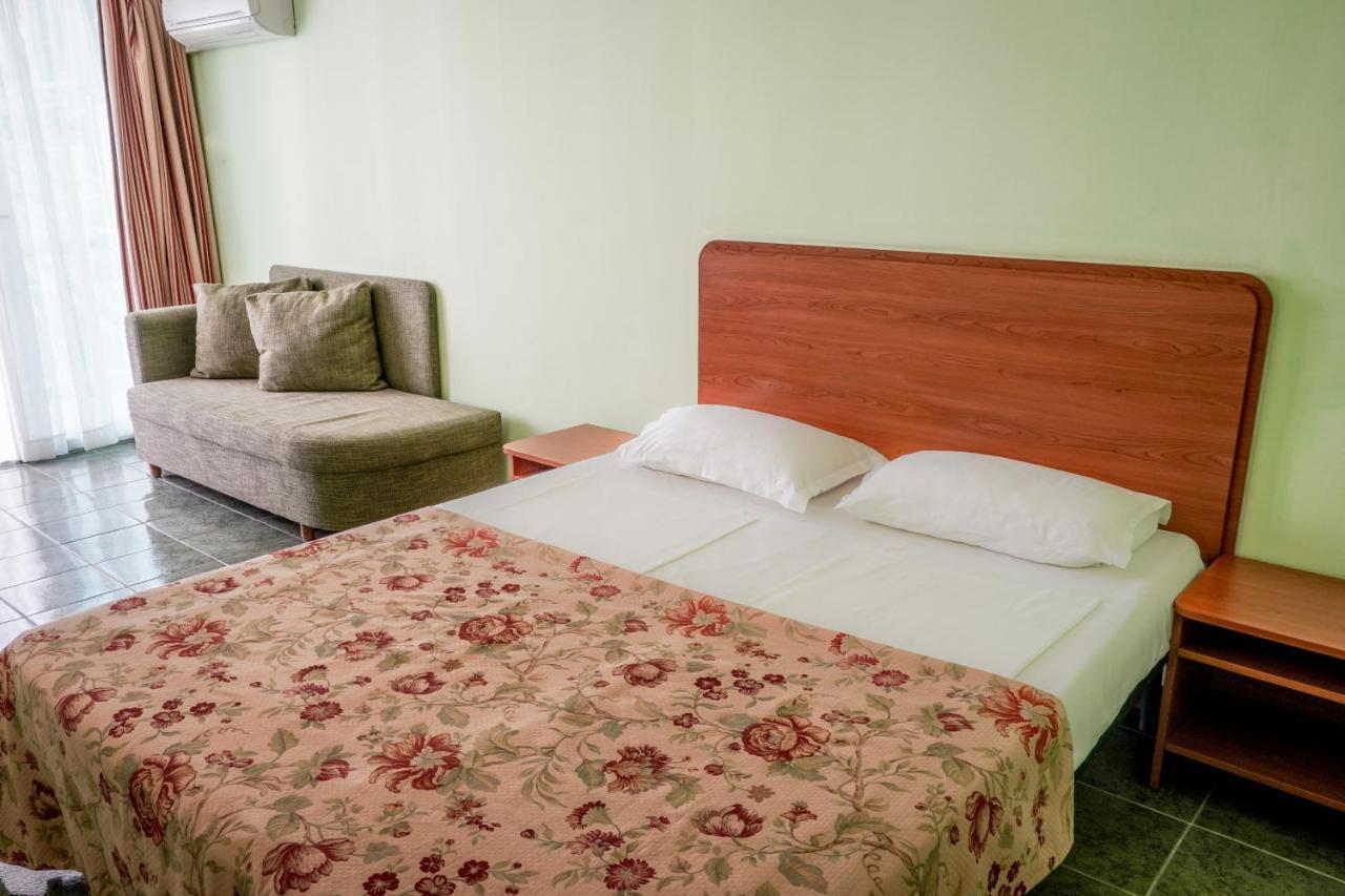 Hotel Malibu Albena Bagian luar foto