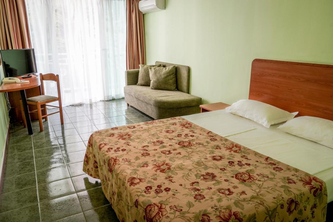 Hotel Malibu Albena Bagian luar foto