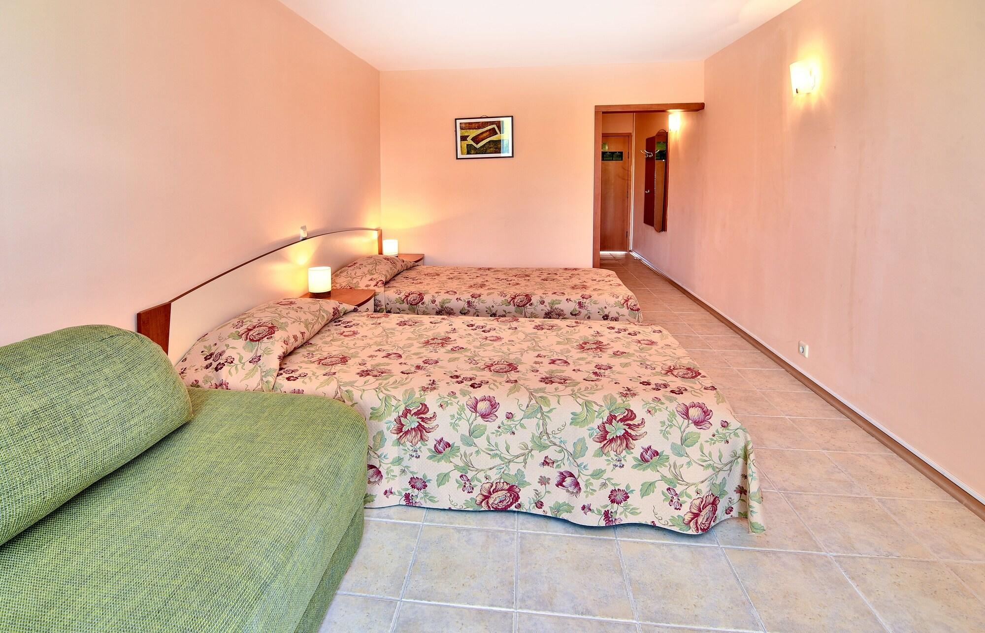 Hotel Malibu Albena Bagian luar foto