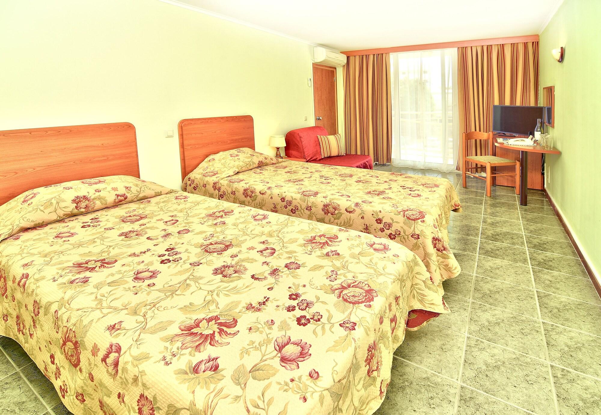 Hotel Malibu Albena Bagian luar foto