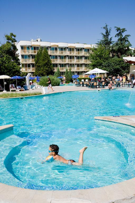 Hotel Malibu Albena Bagian luar foto